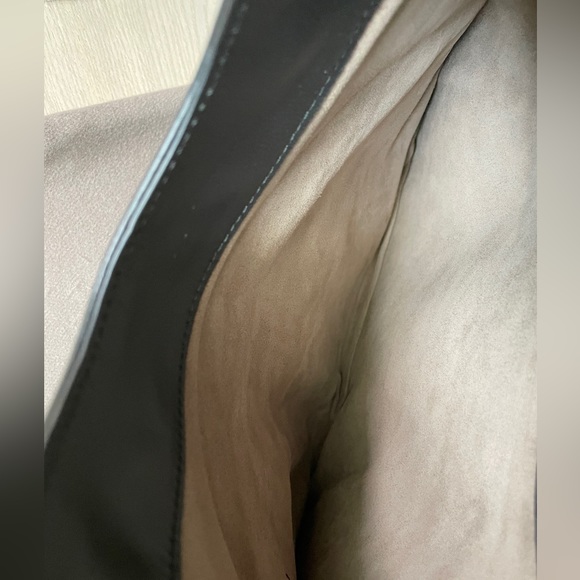 Bottega Veneta Intrecciato Fold Over Turnlock Clutch - Black - Picture 4 of 9